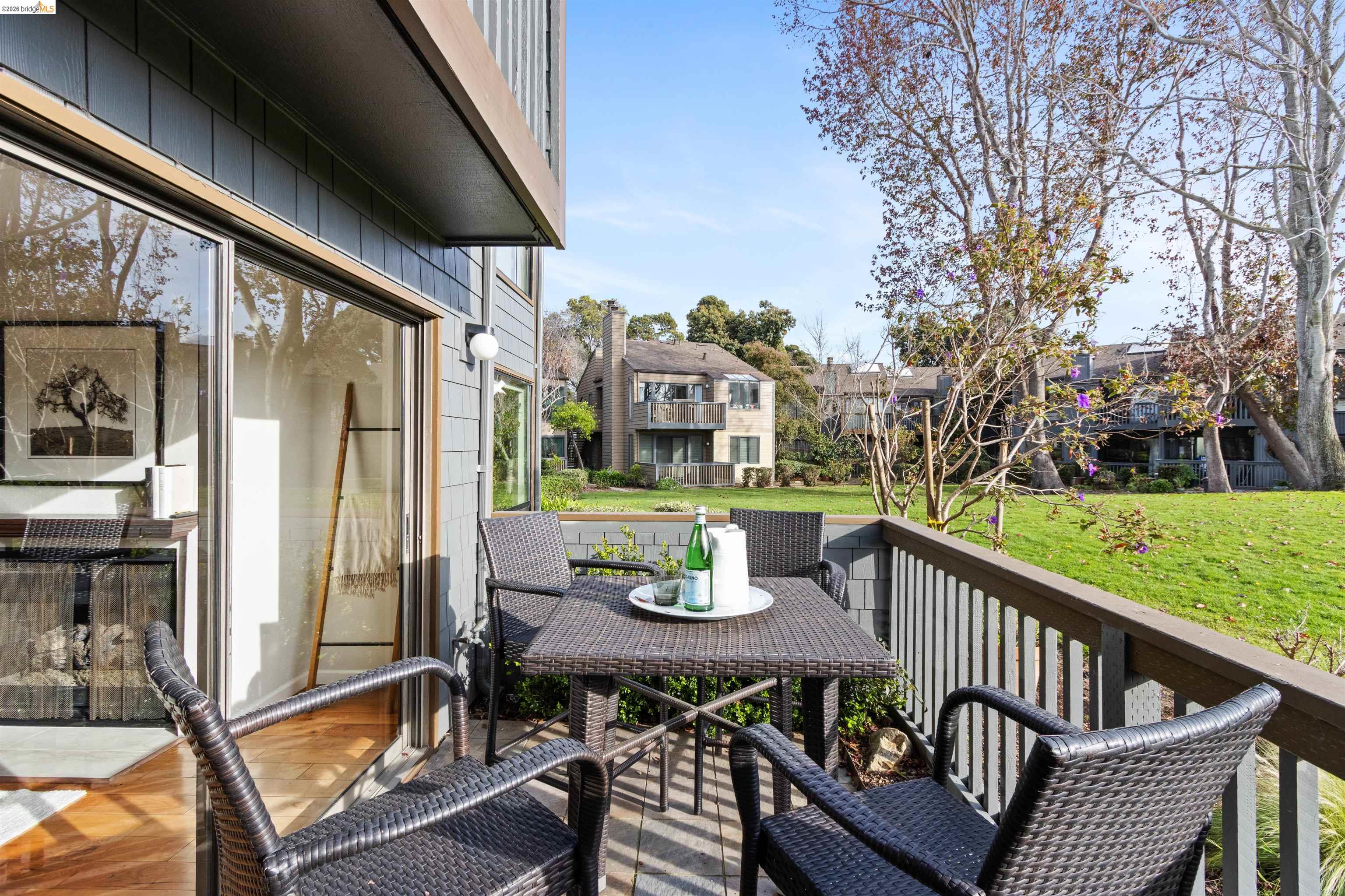 548 Queen's Road Alameda, CA 94501 - Photo 1 of 42 Balcony with a residential view