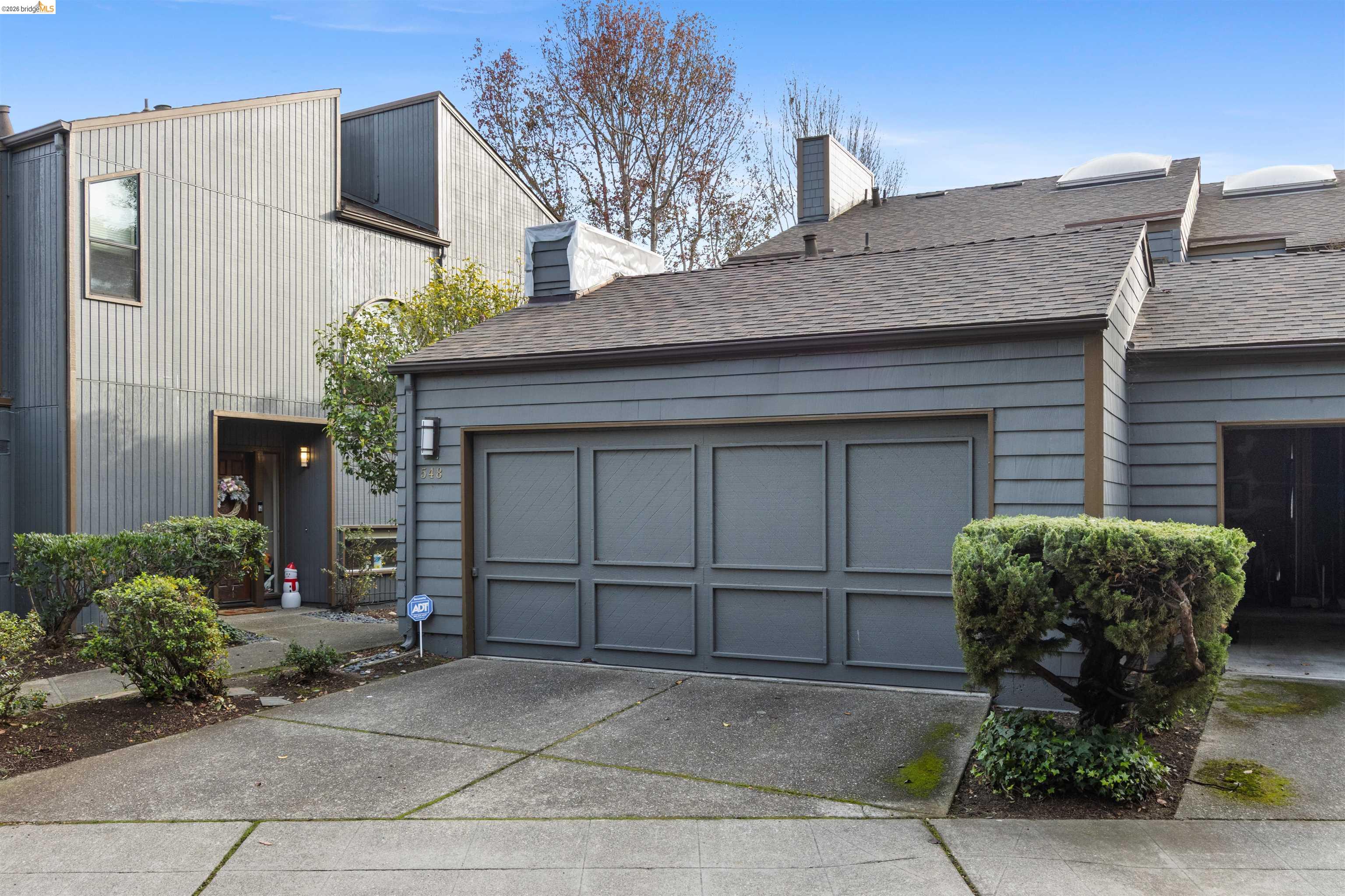 548 Queen's Road Alameda, CA 94501 - Photo 37 of 42 Garage with driveway