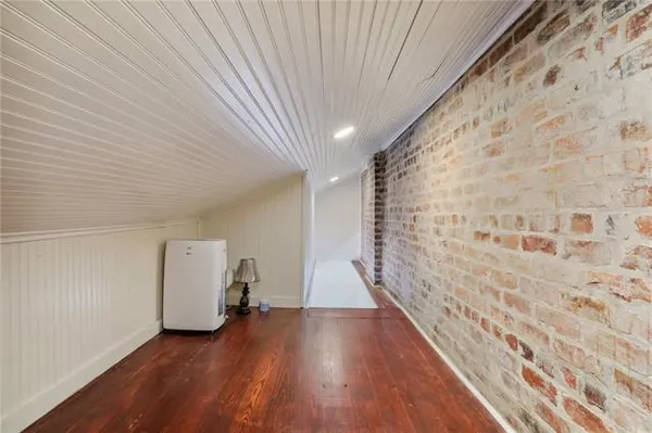$1,000 | 732 Burgundy Street, Unit C, New Orleans, LA 70116