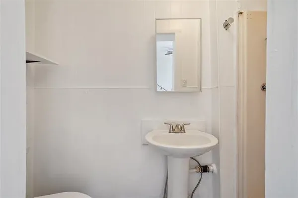 $1,000 | 732 Burgundy Street, Unit C, New Orleans, LA 70116