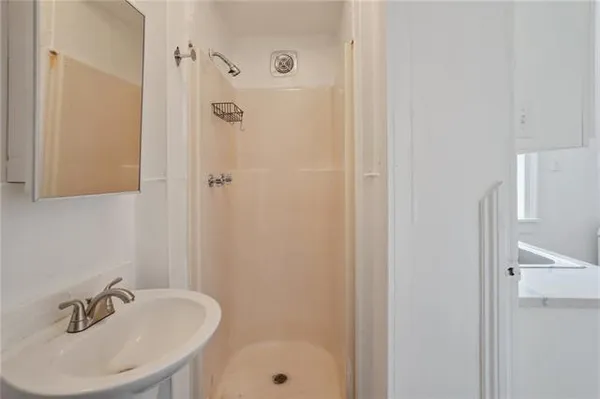 $1,000 | 732 Burgundy Street, Unit C, New Orleans, LA 70116