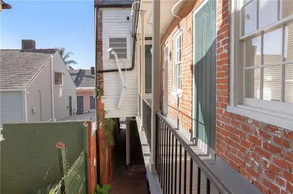 $1,000 | 732 Burgundy Street, Unit C, New Orleans, LA 70116