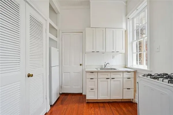 $1,000 | 732 Burgundy Street, Unit C, New Orleans, LA 70116