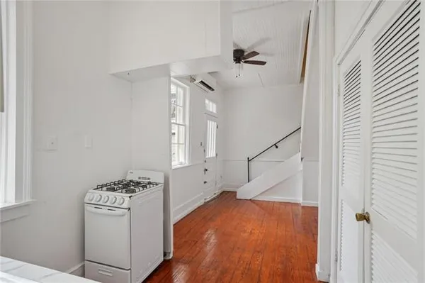 $1,000 | 732 Burgundy Street, Unit C, New Orleans, LA 70116