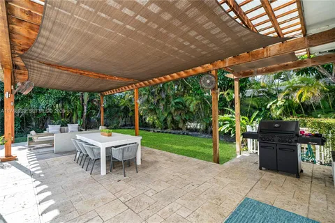 $5,000,000 | 530 Sabal Palm Road, Miami, FL 33137