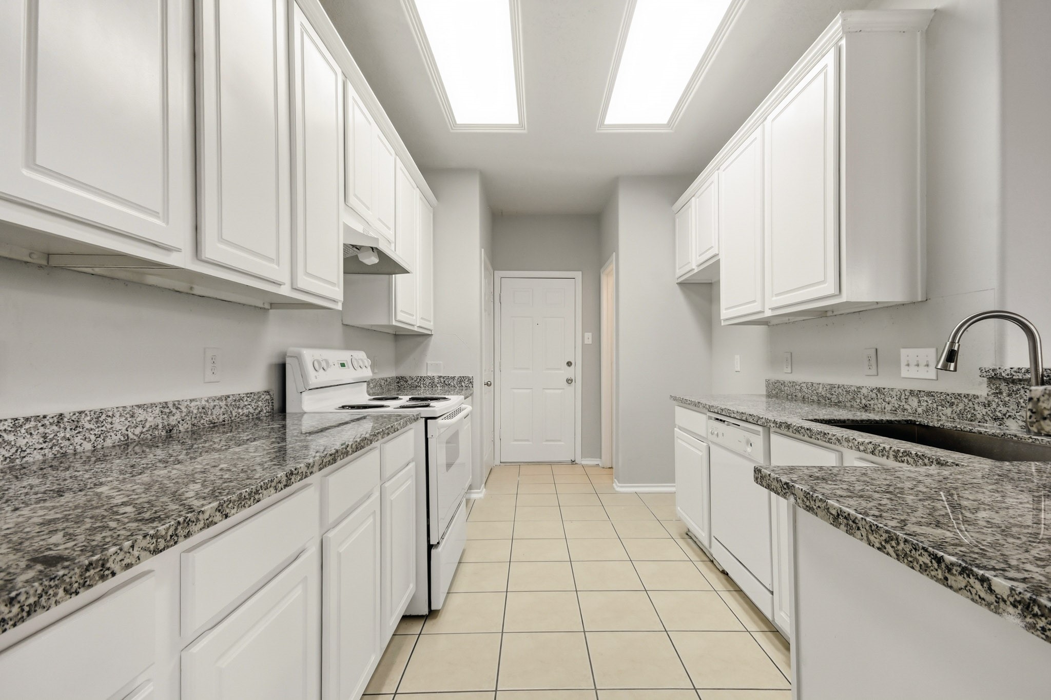 13107 Peppergate Lane Houston, TX 77044 - Photo 5 of 16 Gallery Image 5