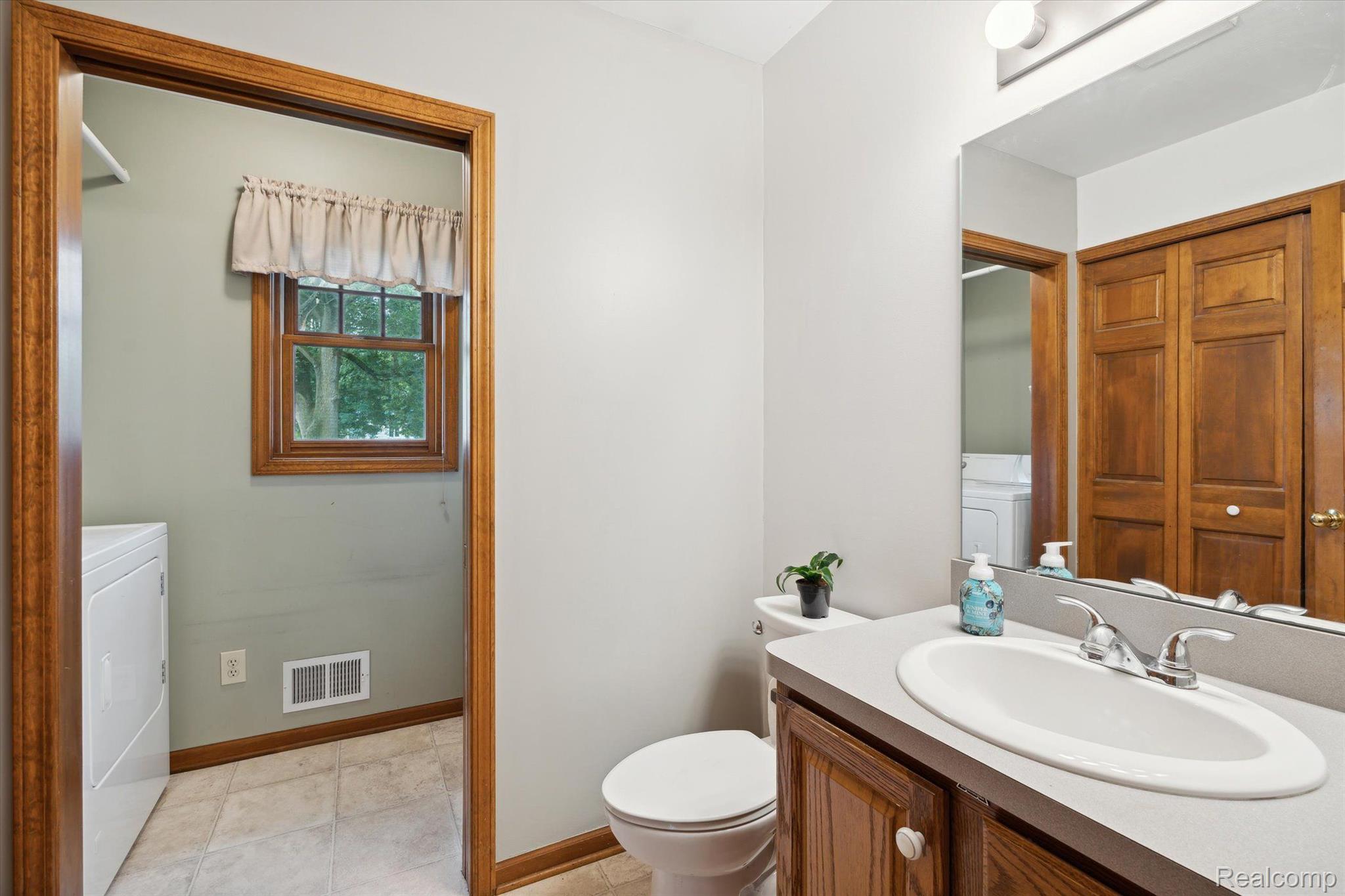 2317 North Vassar Road Burton, MI 48509 - Photo 37 of 42 Gallery Image 37