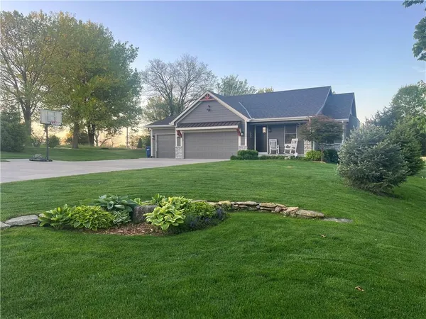 $535,000 | 301 Northwest 179th Street, Smithville, MO 64089