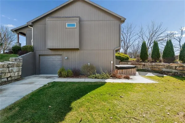 $535,000 | 301 Northwest 179th Street, Smithville, MO 64089