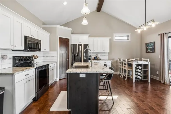 $535,000 | 301 Northwest 179th Street, Smithville, MO 64089