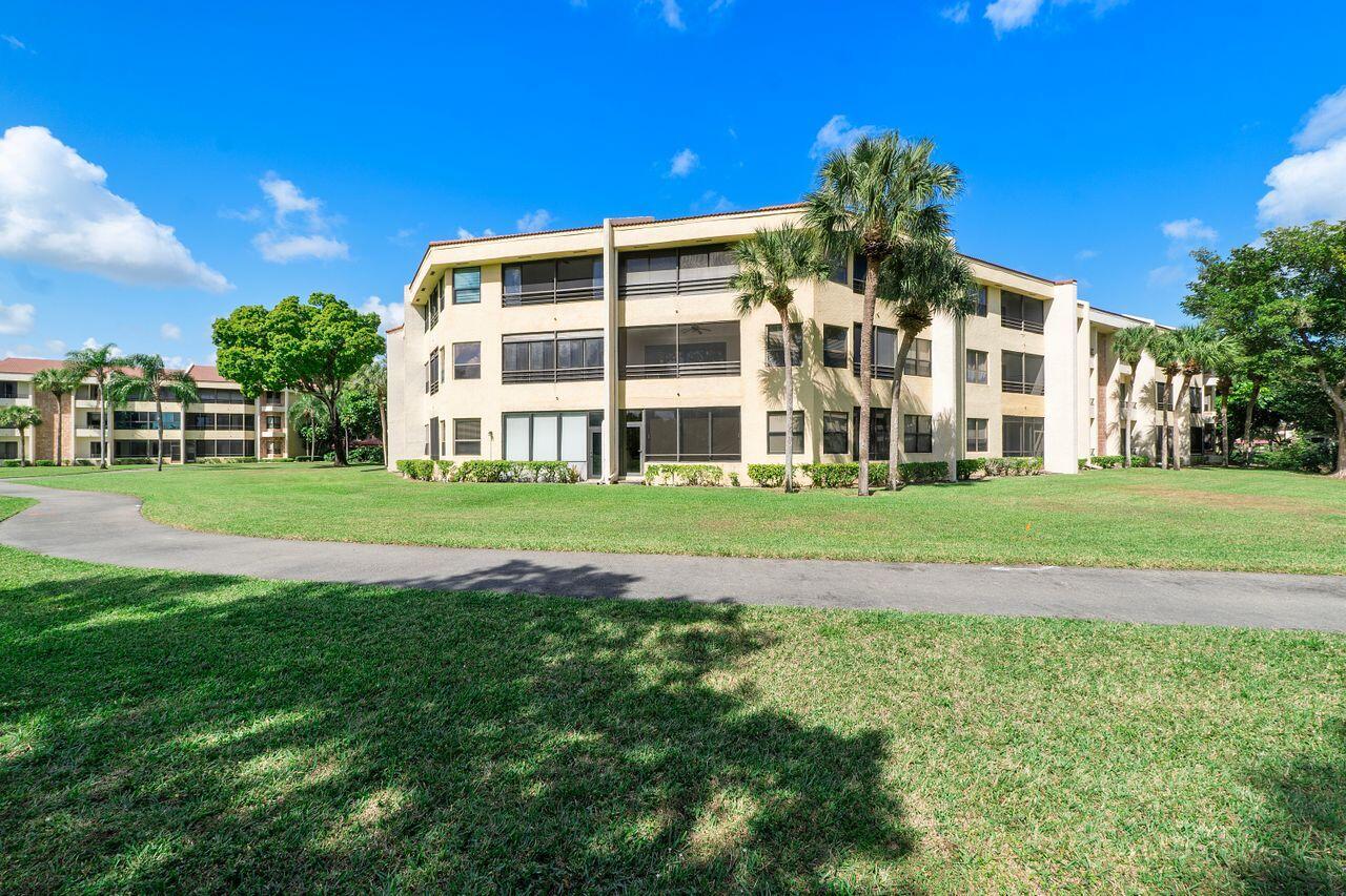 7508 La Paz Boulevard, Unit 304 Boca Raton, FL 33433 - Photo 43 of 44 a view of a big building with big yard