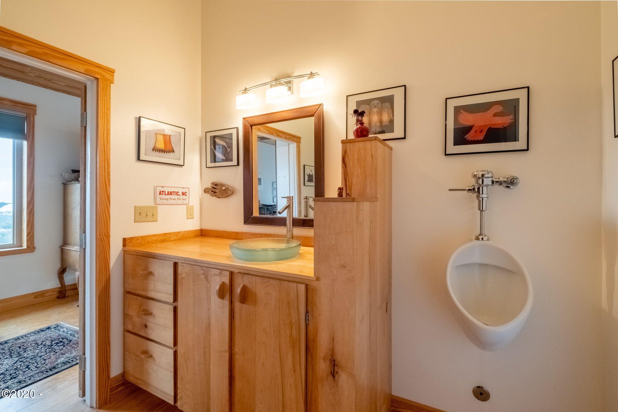 517 Southwest Hurbert Street Newport, OR 97365 - Photo 29 of 56 517SWHurbert (15)