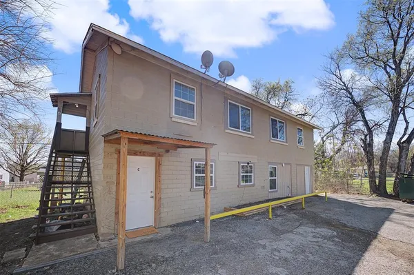 $1,150 | 9021 White Settlement Road, White Settlement, TX 76108