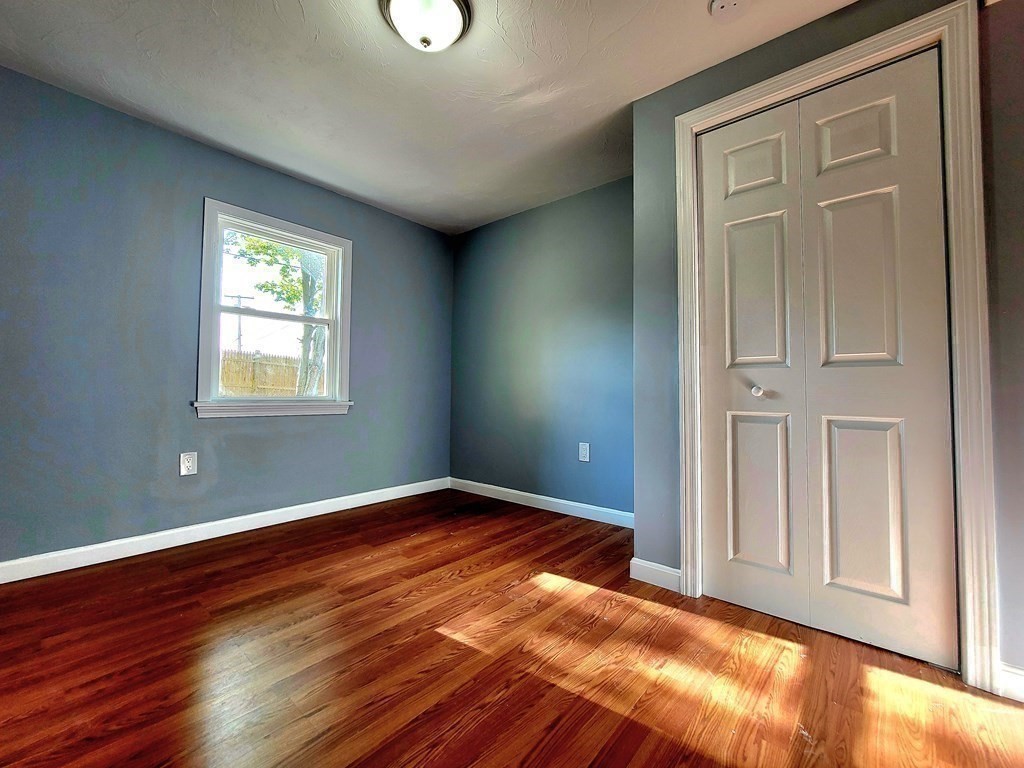 39 Providence Road Sutton, MA 01590 - Photo 13 of 42