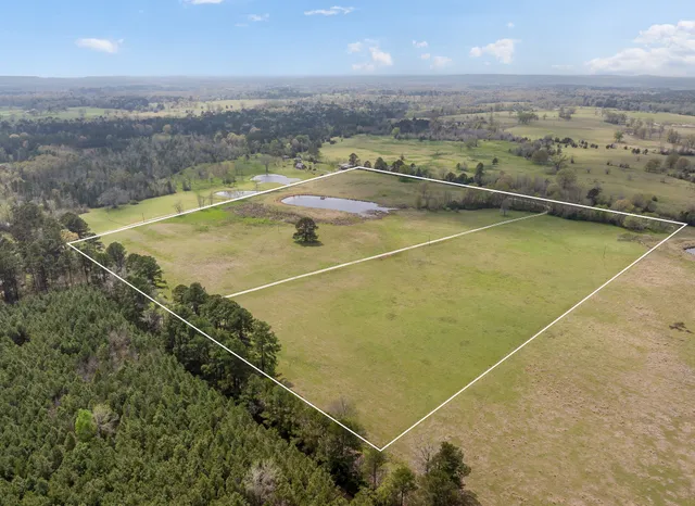 a view of a tennis court