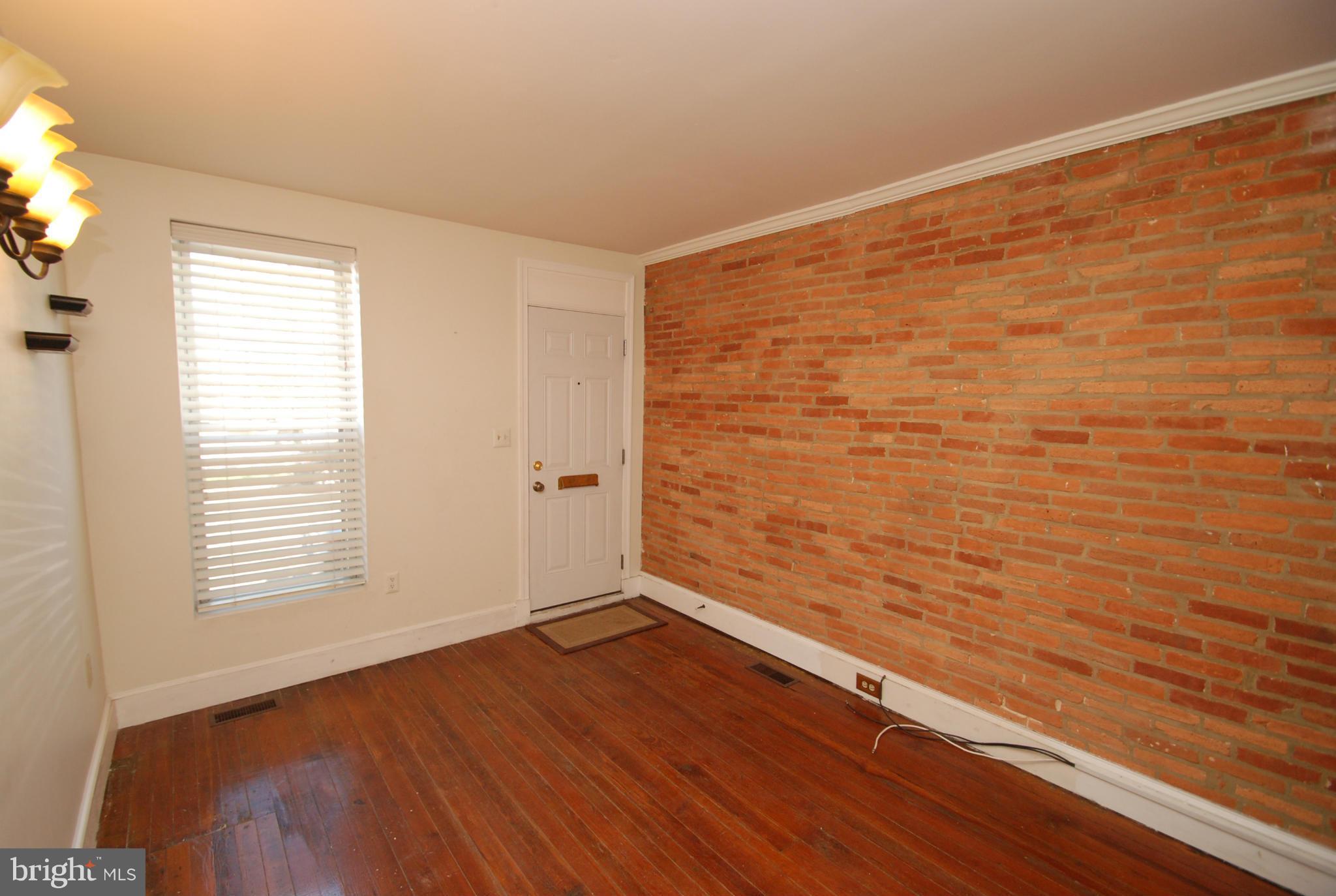 1012 South Paca Street Baltimore, MD 21230 - Photo 8 of 24 Living Room