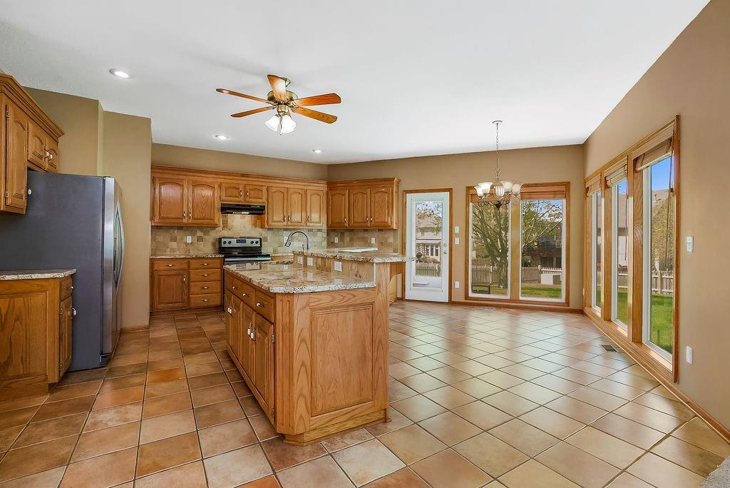 5210 Round Prairie Street Shawnee, KS 66226 - Photo 13 of 45