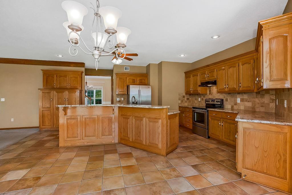 5210 Round Prairie Street Shawnee, KS 66226 - Photo 15 of 45