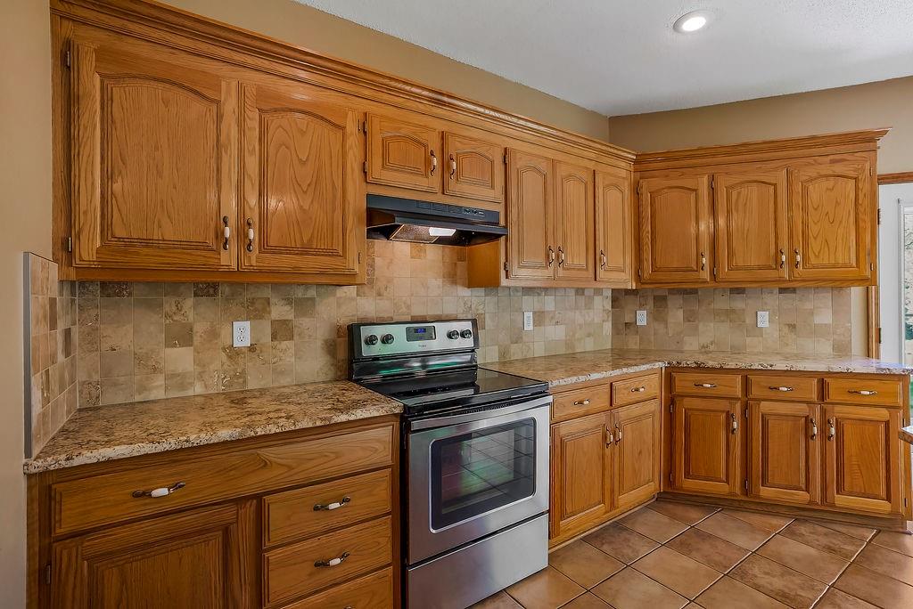5210 Round Prairie Street Shawnee, KS 66226 - Photo 16 of 45