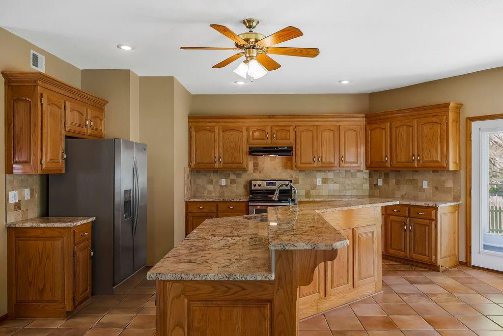 5210 Round Prairie Street Shawnee, KS 66226 - Photo 17 of 45