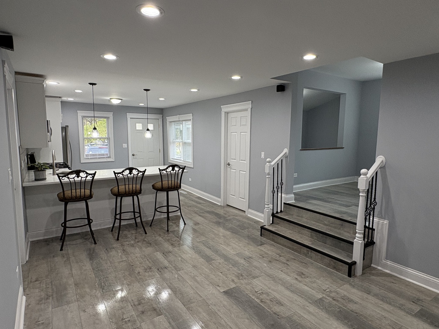 5517 Essex Road Lisle, IL 60532 - Photo 4 of 19 a view of dining room with furniture