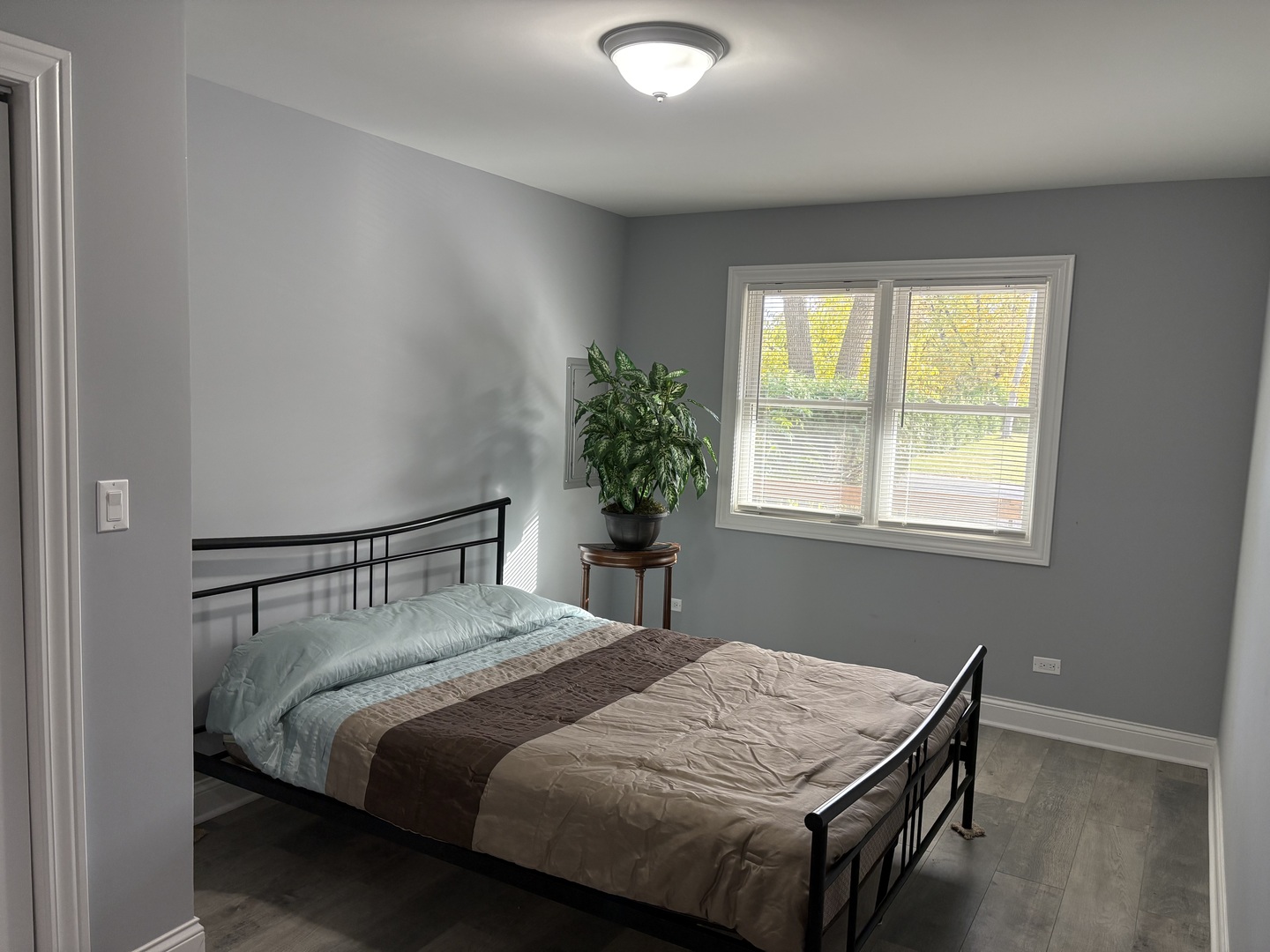 5517 Essex Road Lisle, IL 60532 - Photo 7 of 19 a bedroom with a bed and a window