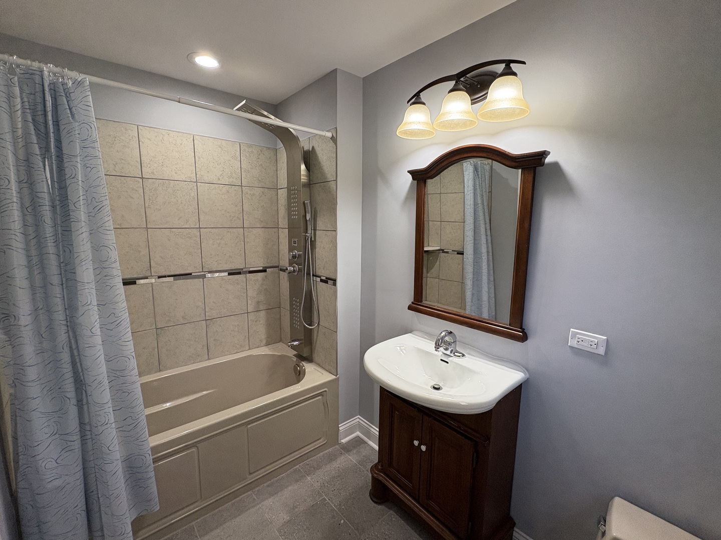 5517 Essex Road Lisle, IL 60532 - Photo 9 of 19 a bathroom with a sink a mirror and a bathtub