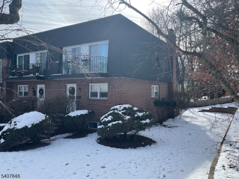 1 Carriage Way, Unit 8 Montclair, NJ 07042 - Photo 25 of 26 a view of a backyard of the house