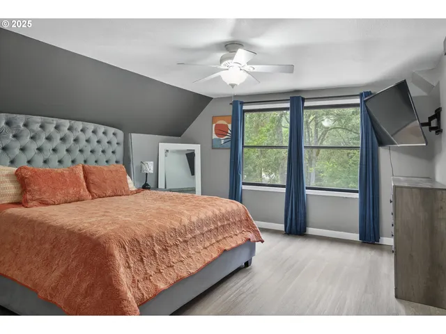 $1,249,900 | 6743 North Bank Road, Roseburg, OR 97470