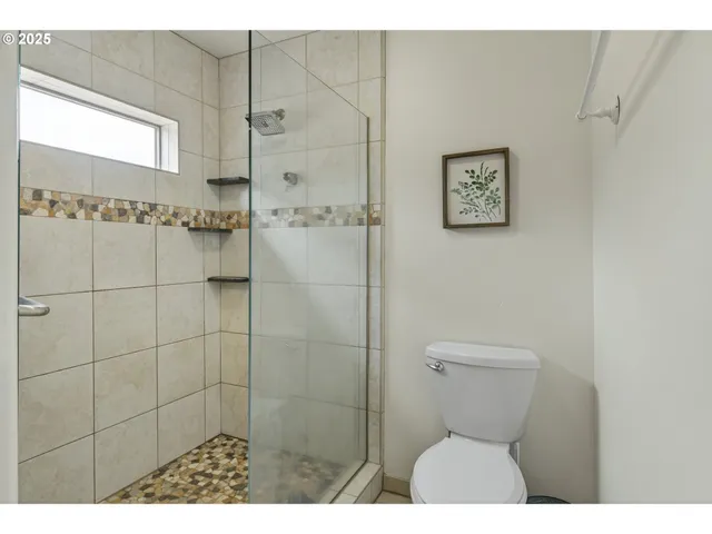 $1,249,900 | 6743 North Bank Road, Roseburg, OR 97470