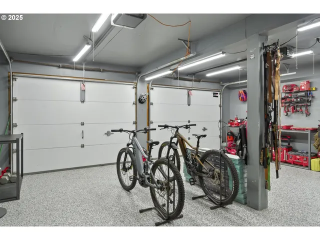 $1,249,900 | 6743 North Bank Road, Roseburg, OR 97470