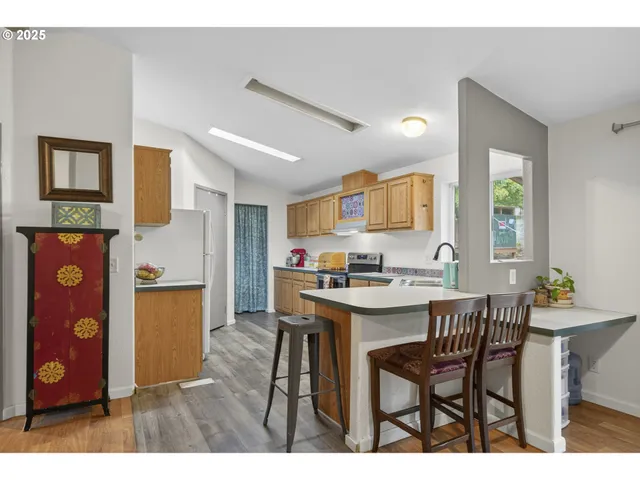 $1,249,900 | 6743 North Bank Road, Roseburg, OR 97470