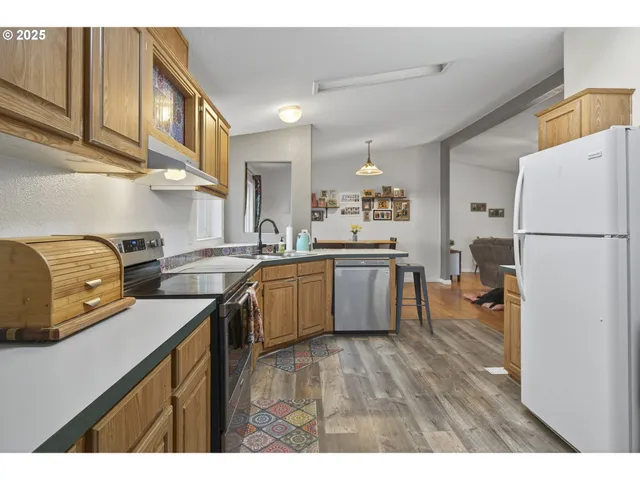 $1,249,900 | 6743 North Bank Road, Roseburg, OR 97470