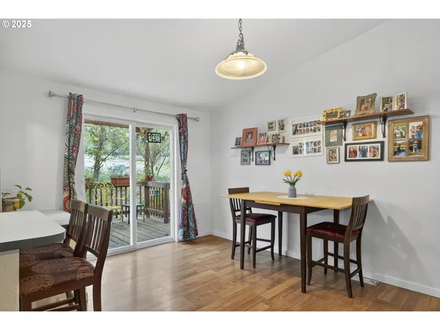 $1,249,900 | 6743 North Bank Road, Roseburg, OR 97470