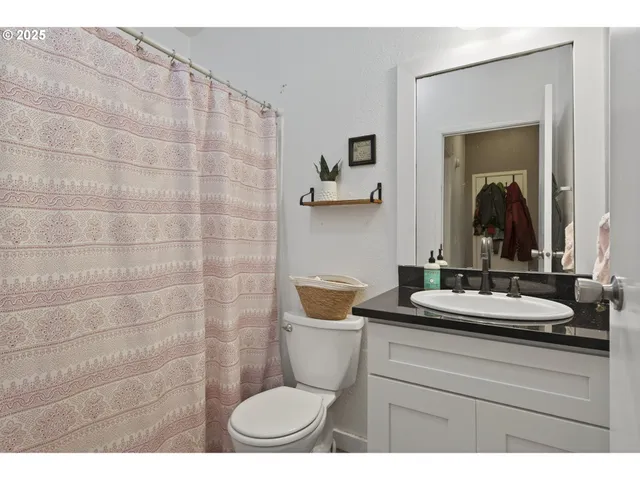 $1,249,900 | 6743 North Bank Road, Roseburg, OR 97470