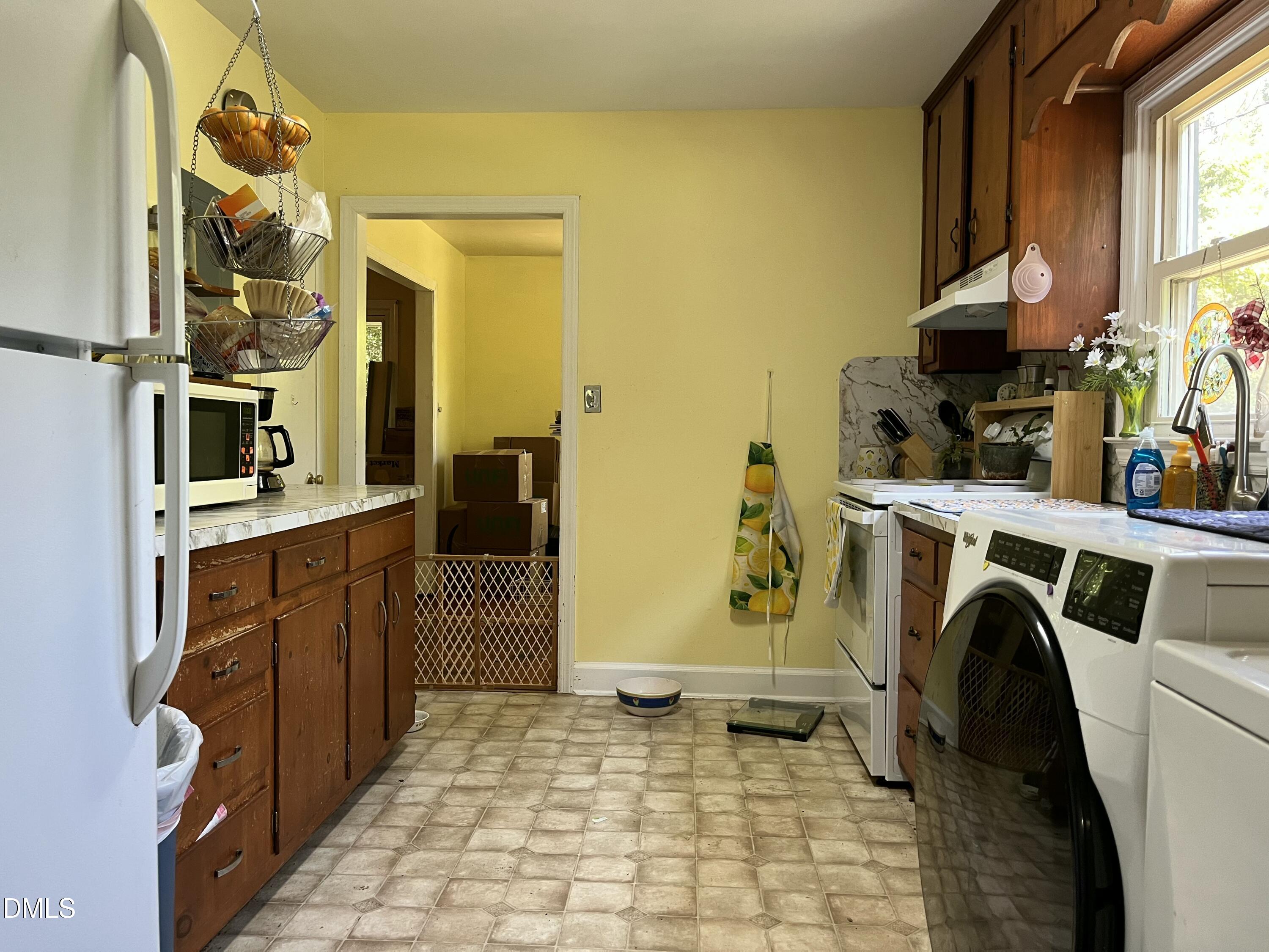 507 Strother Road Raleigh, NC 27606 - Photo 3 of 11 kitchen