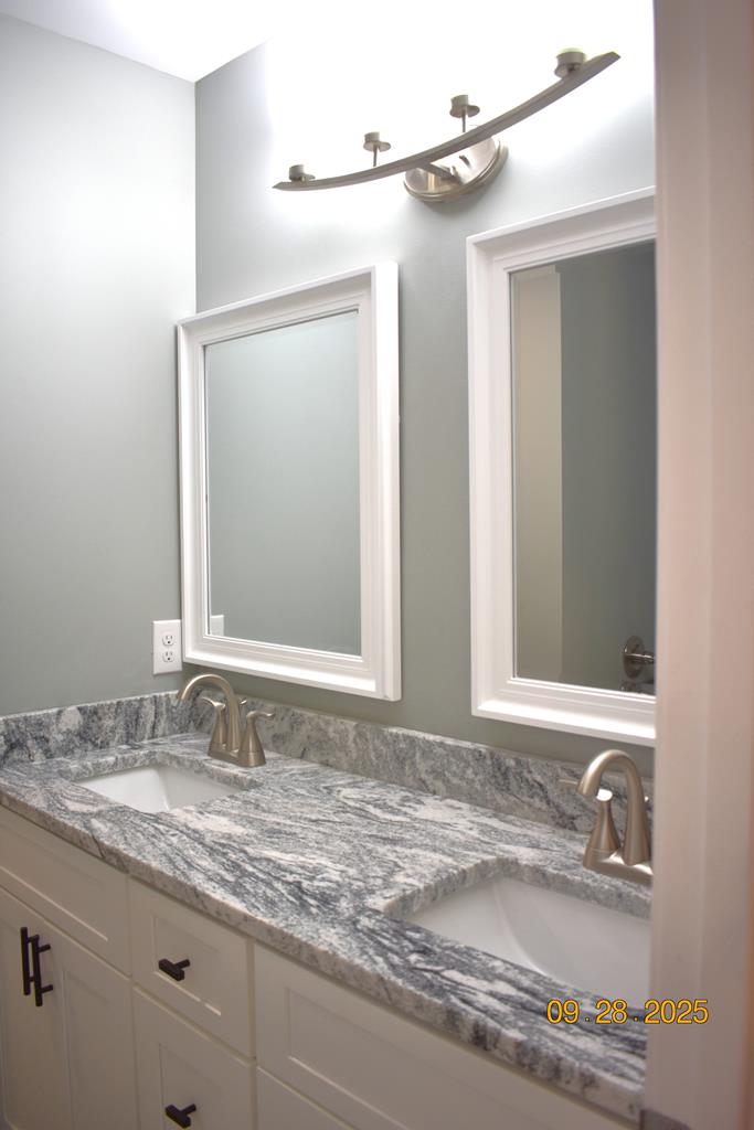 545 Salem Valley Road Ringgold, GA 30736 - Photo 18 of 28 Master bath, Granite countertops