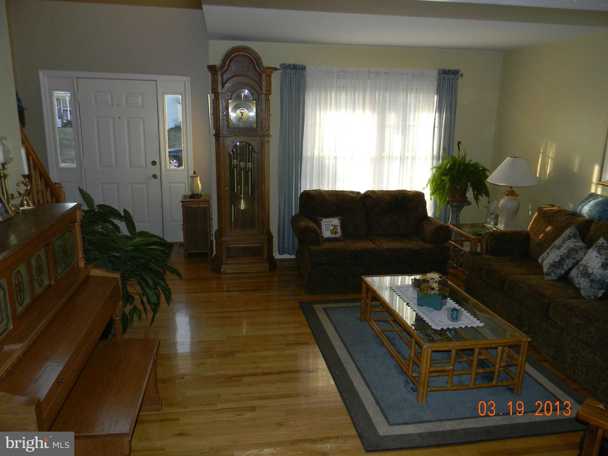 232 Canyon Road Winchester, VA 22602 - Photo 6 of 23 Living Room