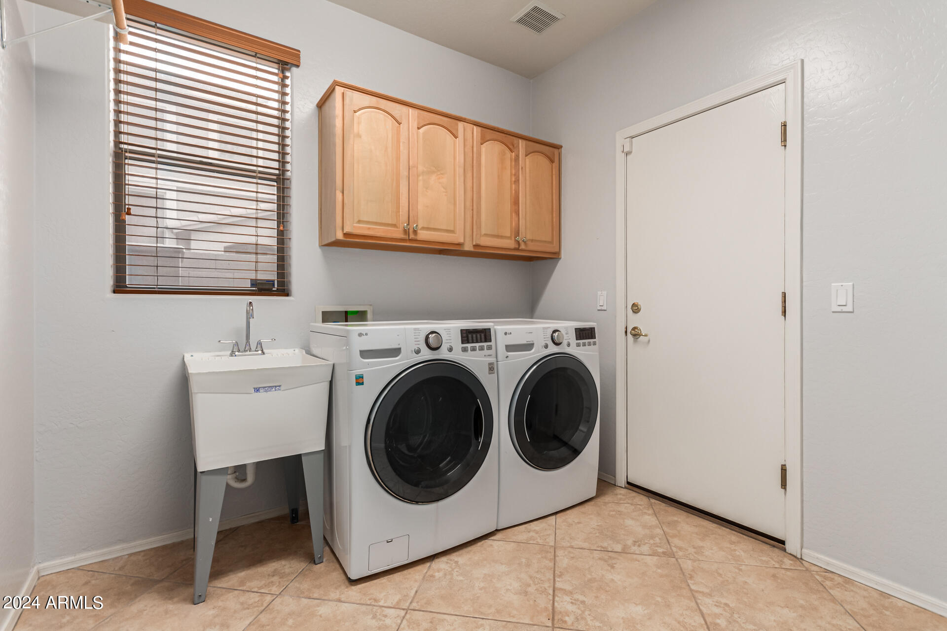 2626 West Florentine Road Phoenix, AZ 85086 - Photo 18 of 20 a utility room with dryer and washer
