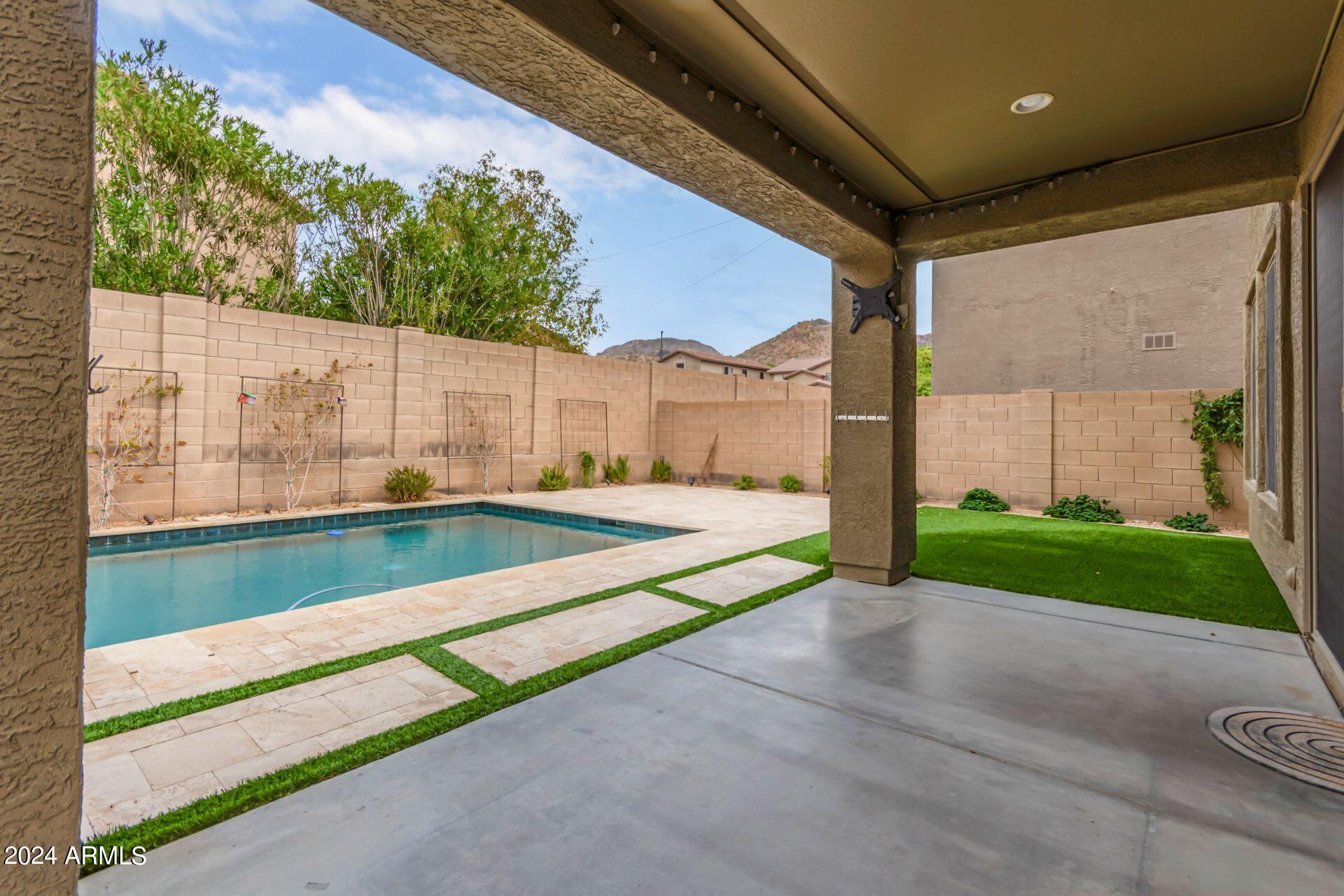 2626 West Florentine Road Phoenix, AZ 85086 - Photo 19 of 20 a view of outdoor space and yard