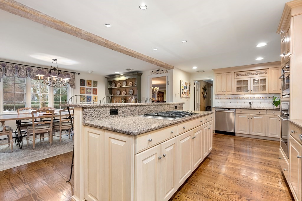 36 Ridge Hill Farm Road Wellesley, MA 02482 - Photo 13 of 23