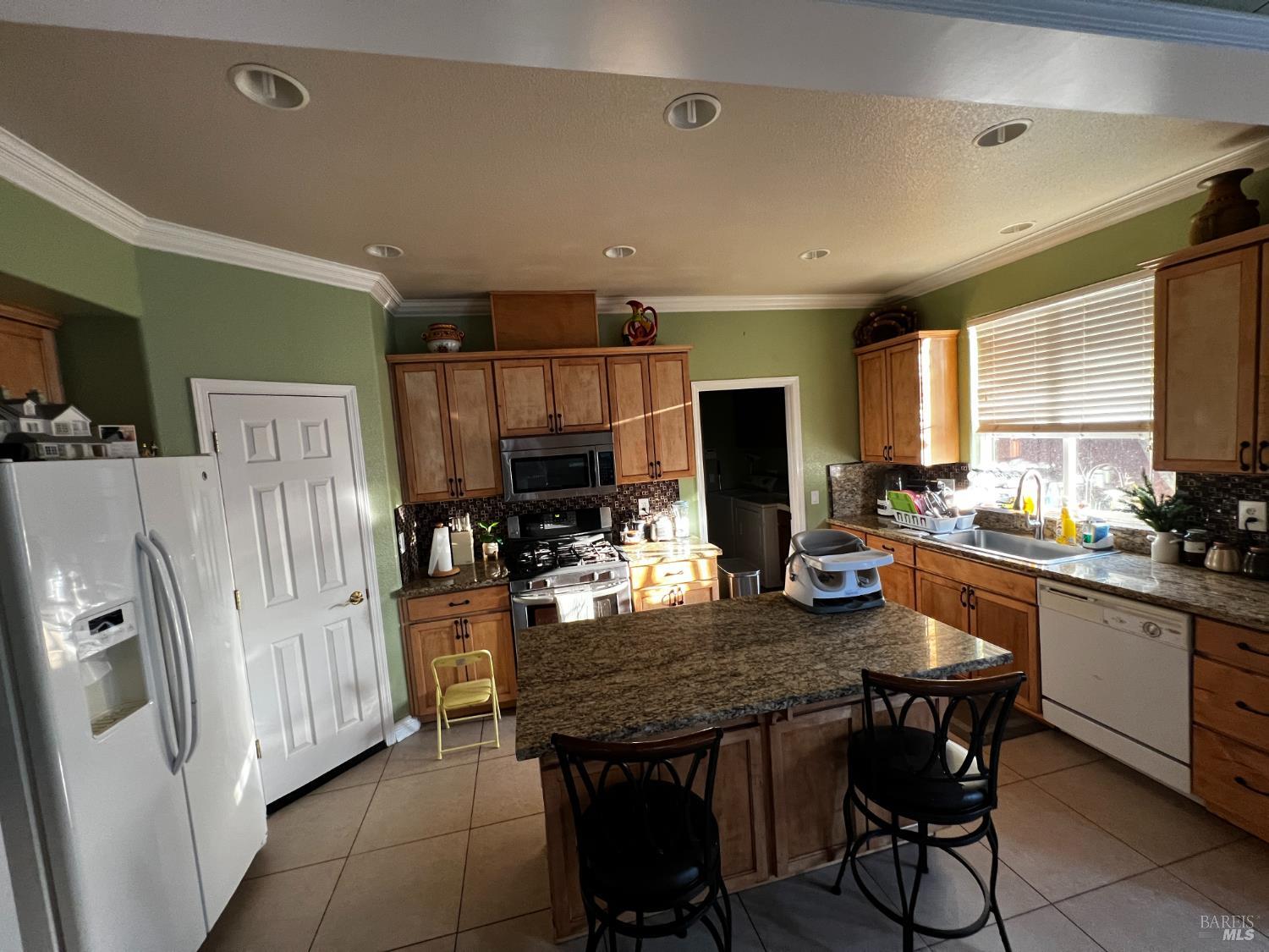 40 Curtis Court Bay Point, CA 94565 - Photo 6 of 18 a kitchen with a table chairs refrigerator and microwave