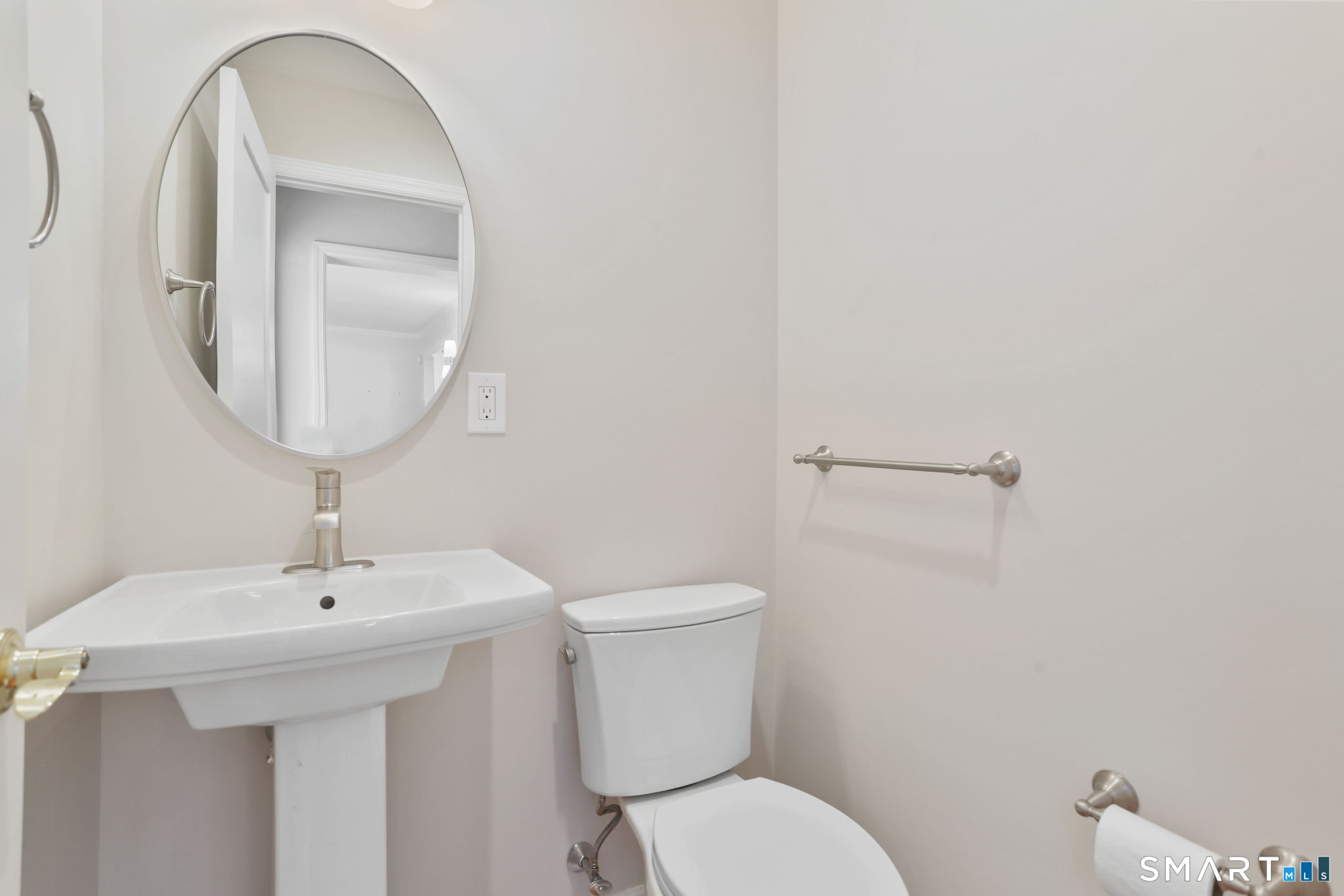 815 Valley Road New Canaan, CT 06840 - Photo 13 of 28