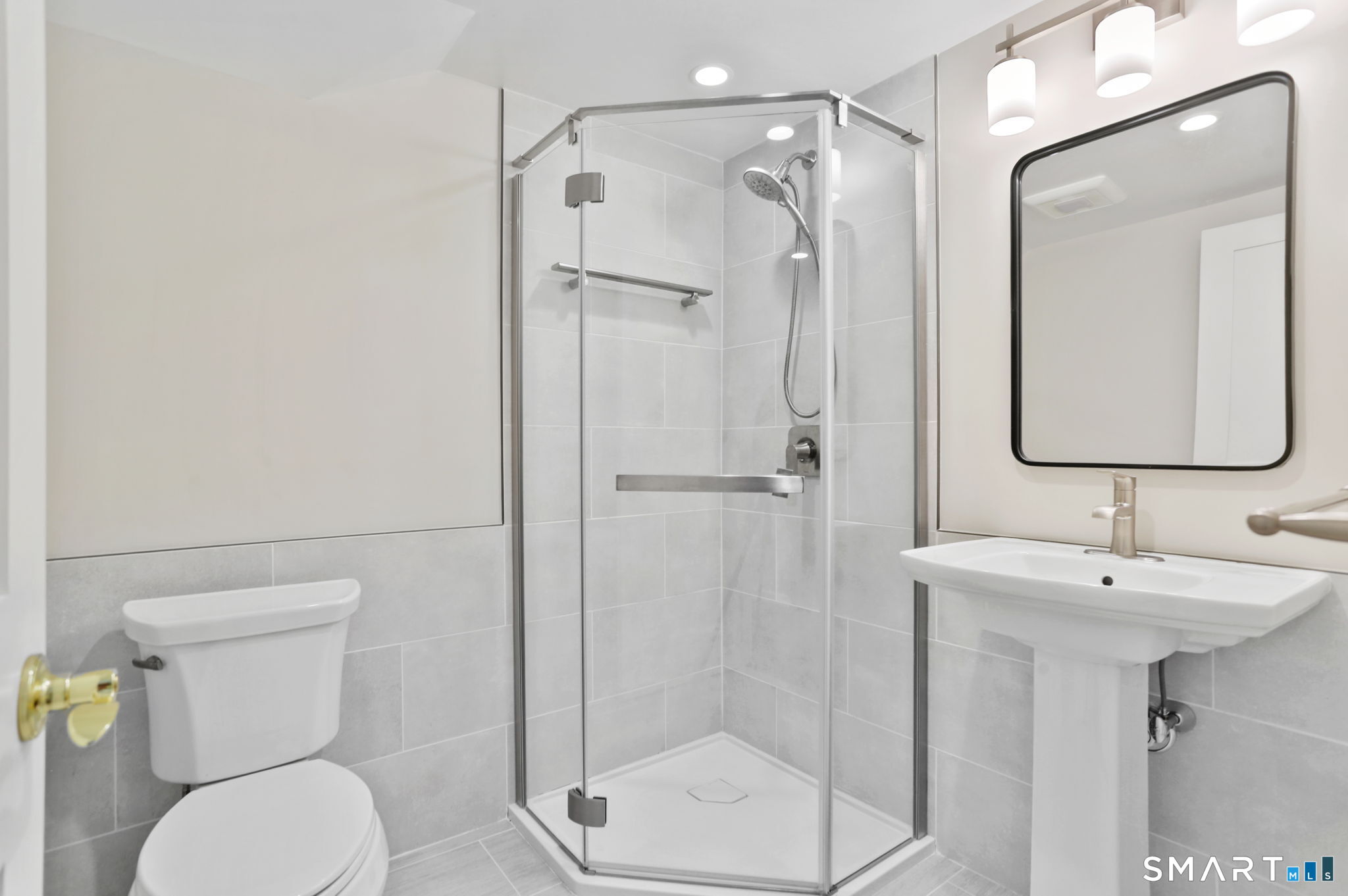 815 Valley Road New Canaan, CT 06840 - Photo 20 of 28