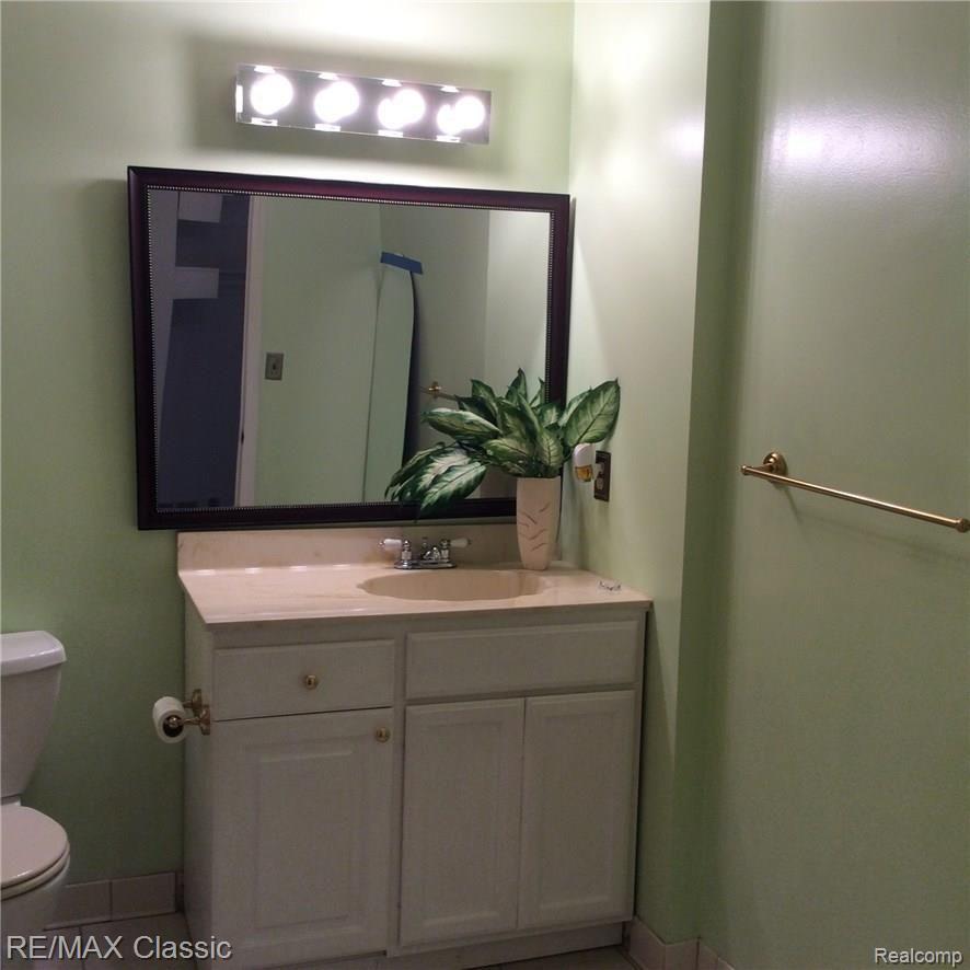 704 Burlington Road Canton, MI 48188 - Photo 34 of 40 Master Bath
