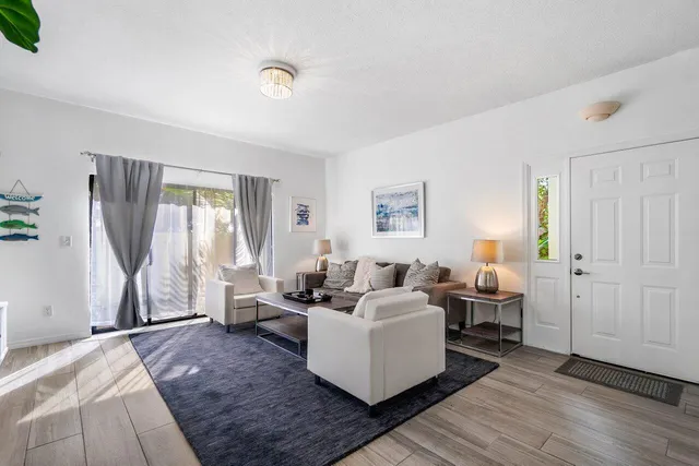 $3,200 | 820 Bella Vista Court South, Unit 20, Jupiter, FL 33477