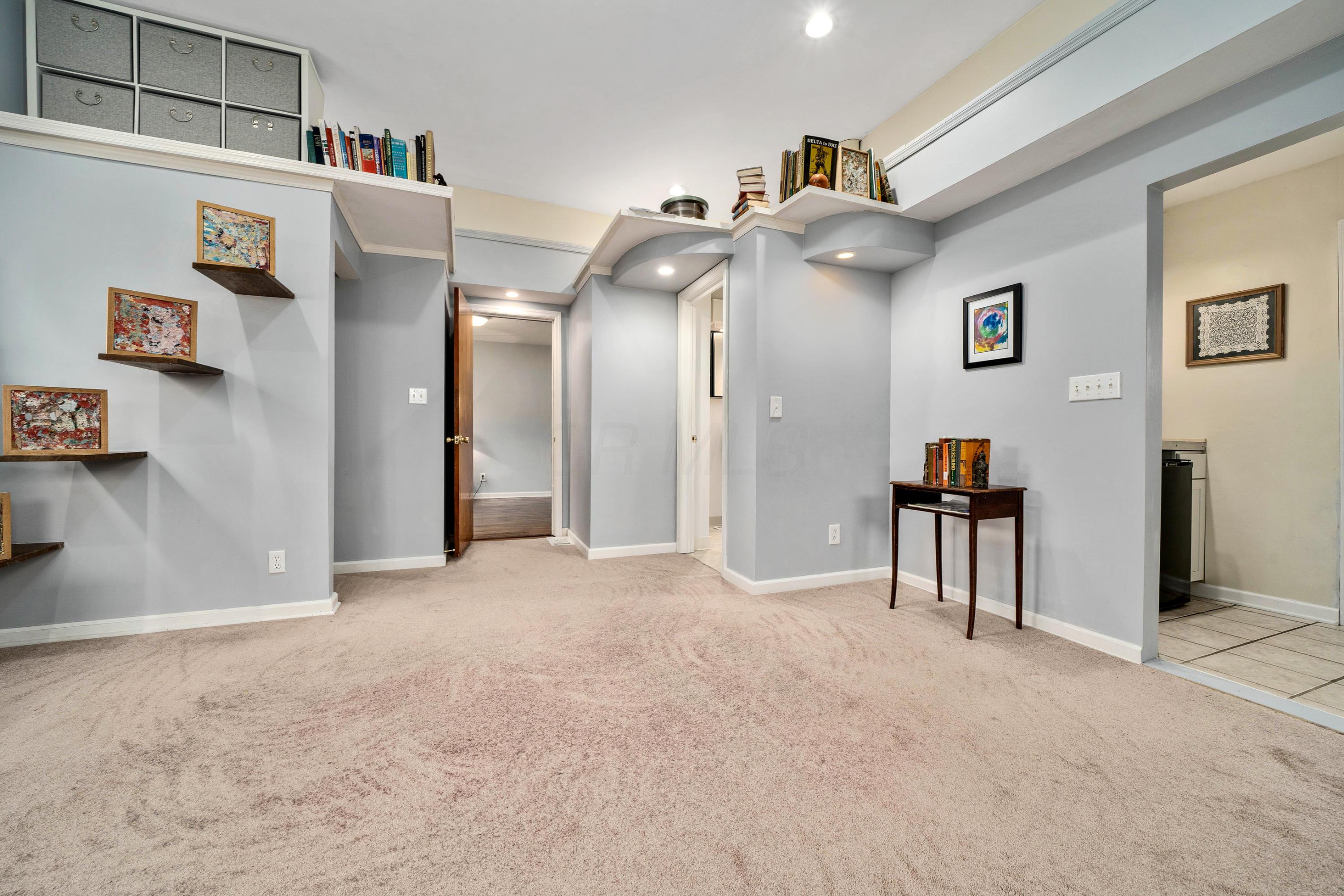 2467 Shrewsbury Road Columbus, OH 43221 - Photo 12 of 31