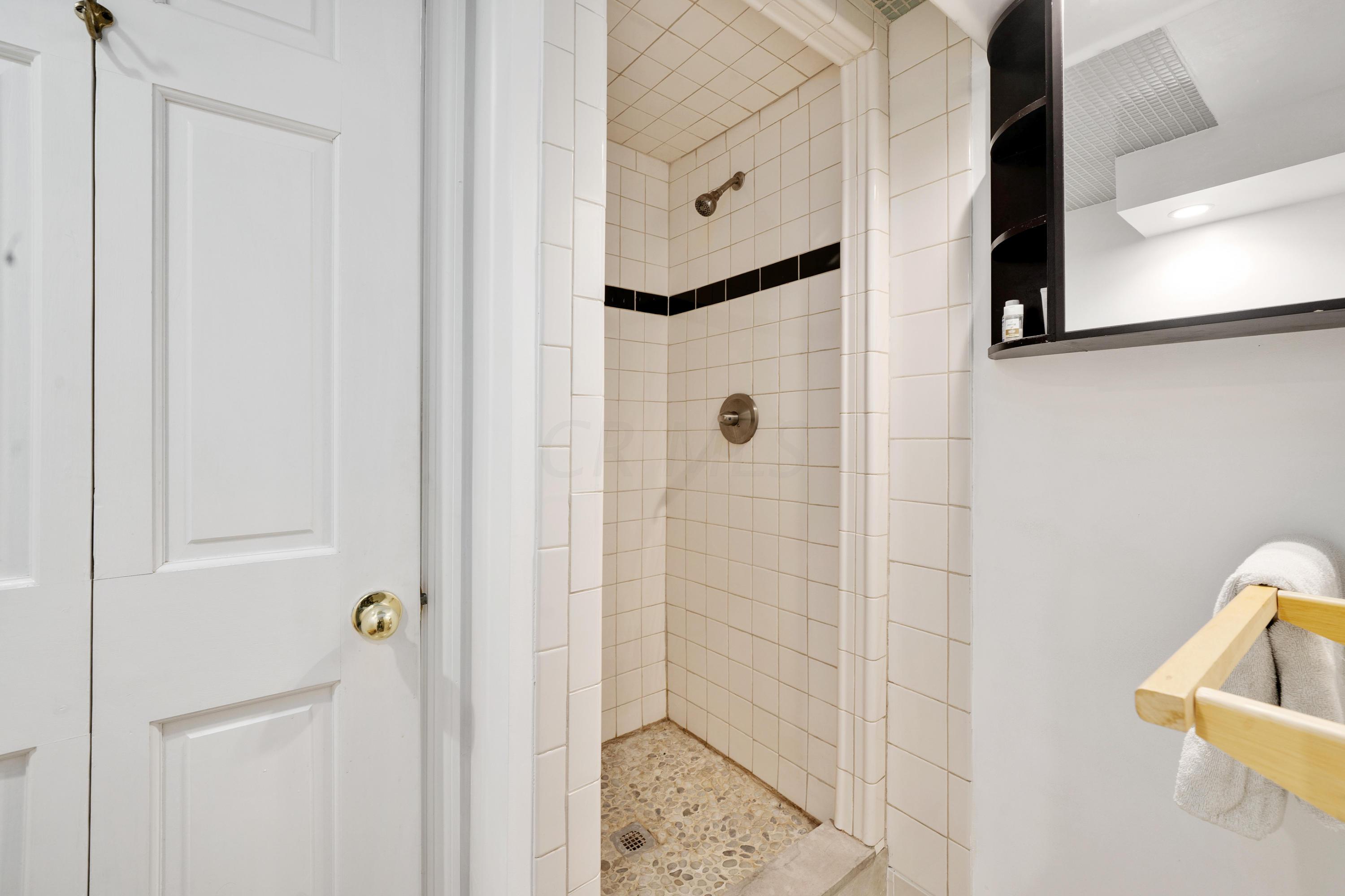 2467 Shrewsbury Road Columbus, OH 43221 - Photo 13 of 31