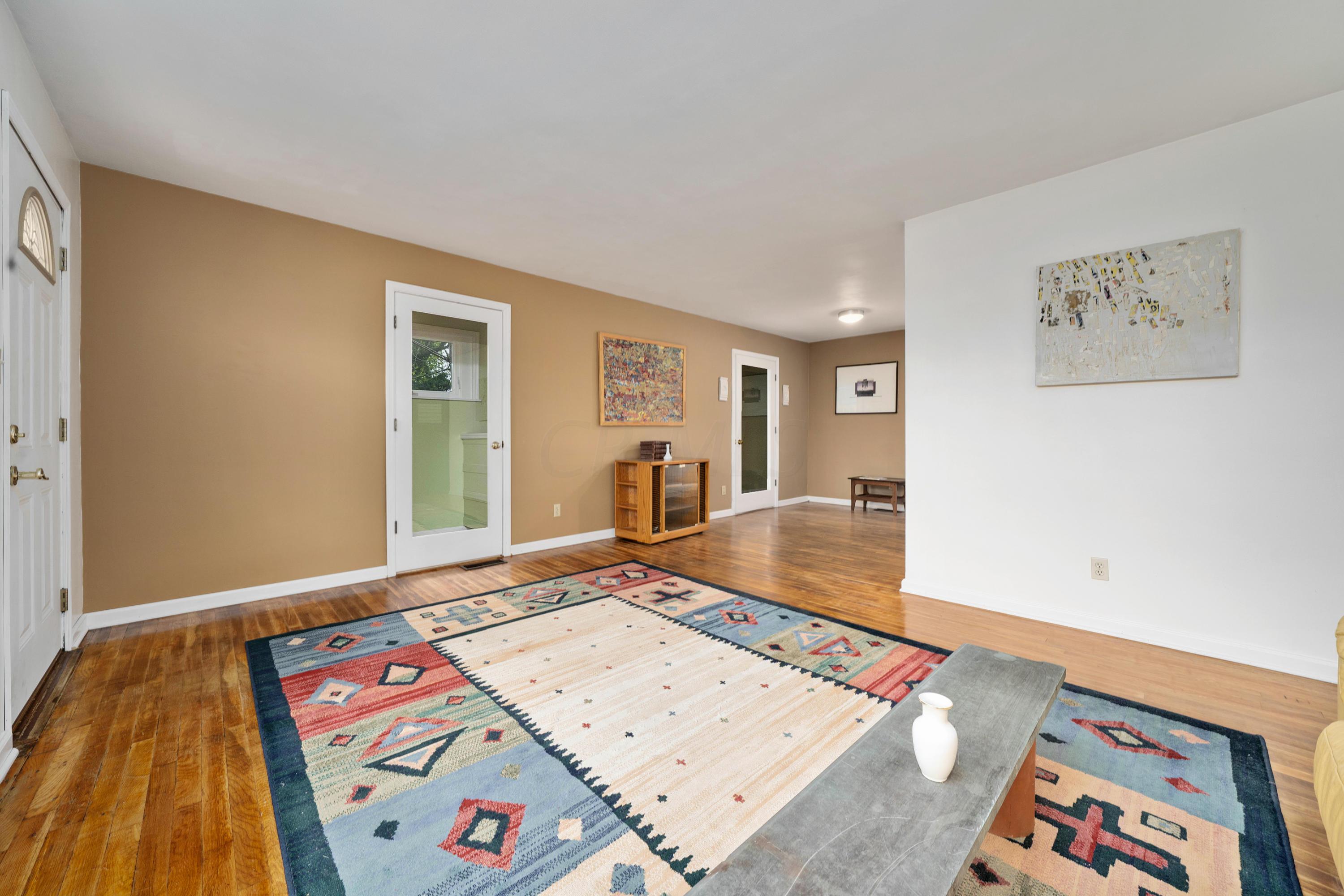 2467 Shrewsbury Road Columbus, OH 43221 - Photo 3 of 31