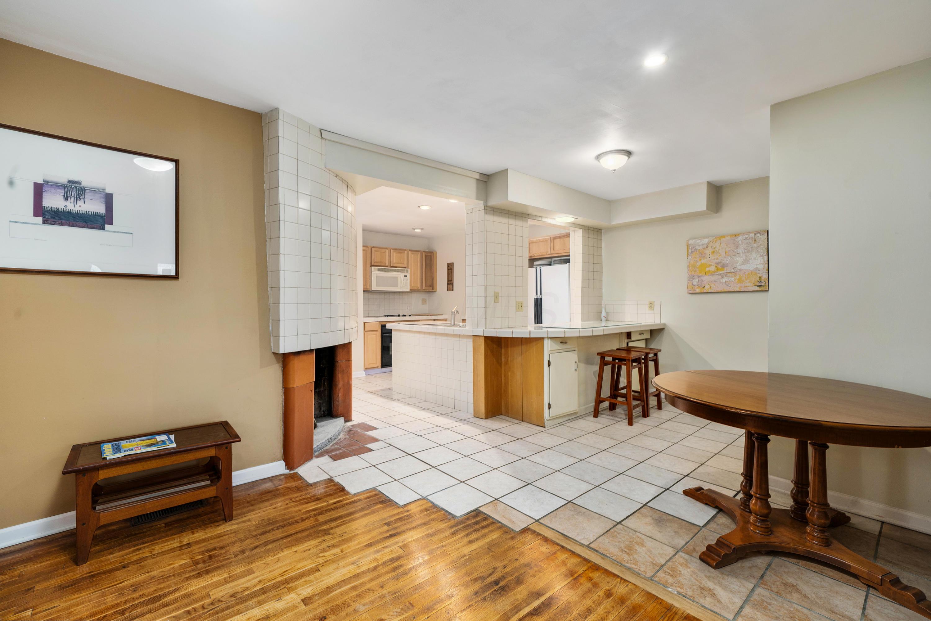 2467 Shrewsbury Road Columbus, OH 43221 - Photo 4 of 31